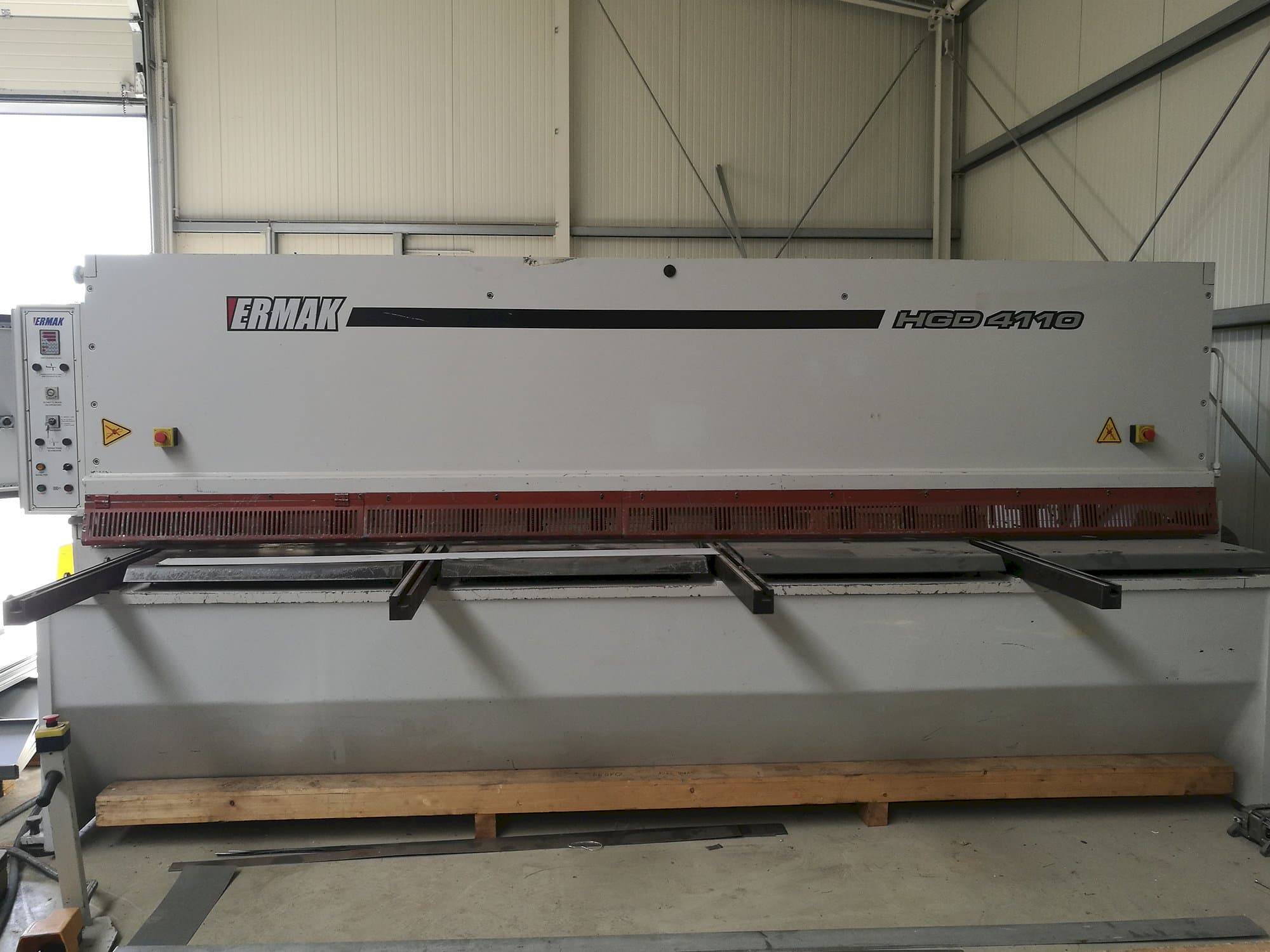 ERMAKSAN HGD 4100x10 Mašinos vaizdas iš priekio