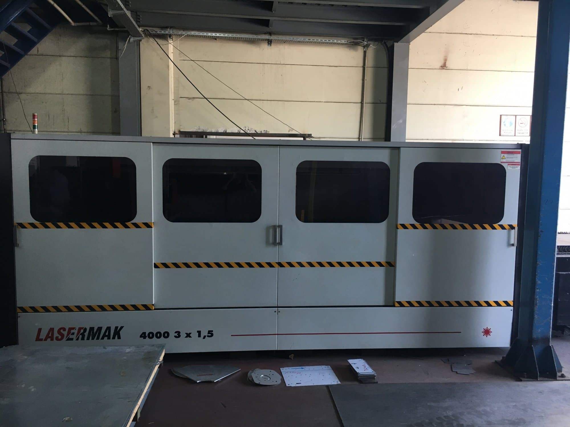 ERMAKSAN LASERMARK 4000 3x1,5 Mašinos vaizdas iš priekio