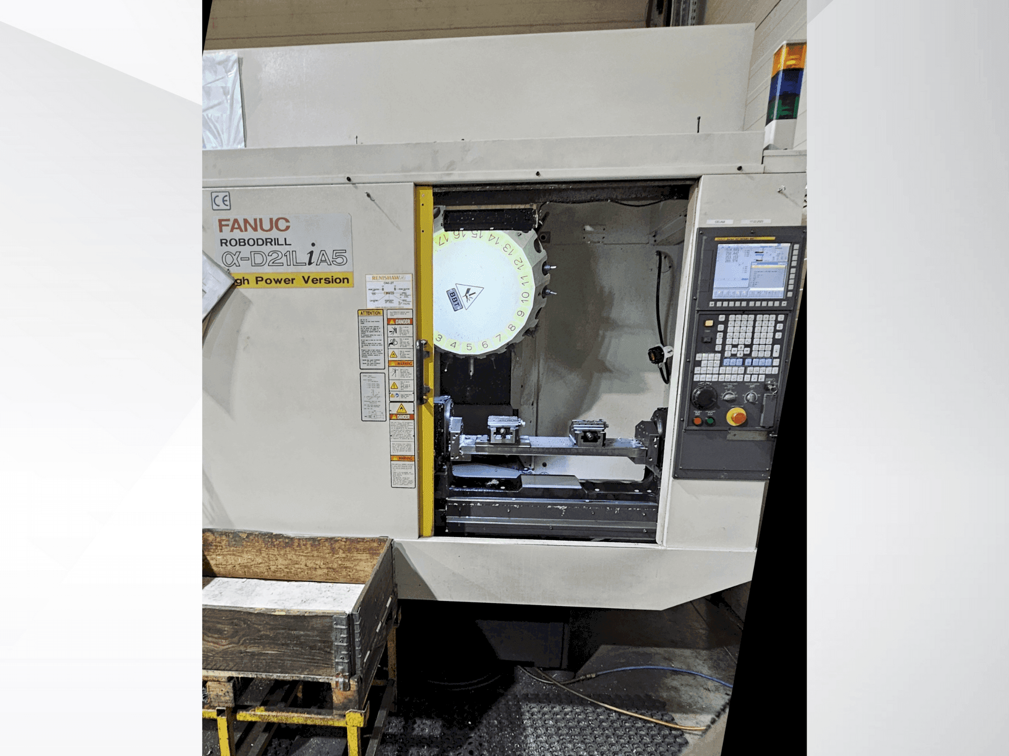 FANUC Robodrill α-D21L iA Mašinos vaizdas iš priekio