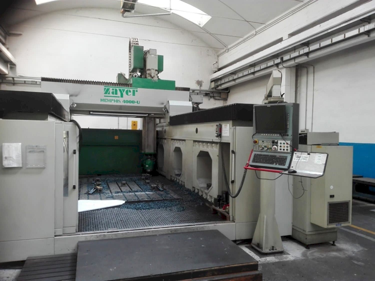 Zayer Memphis 4000 Mašinos vaizdas iš priekio