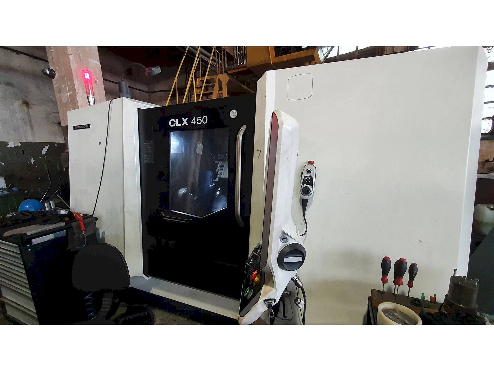 DMG MORI CLX450 Mašinos vaizdas iš priekio