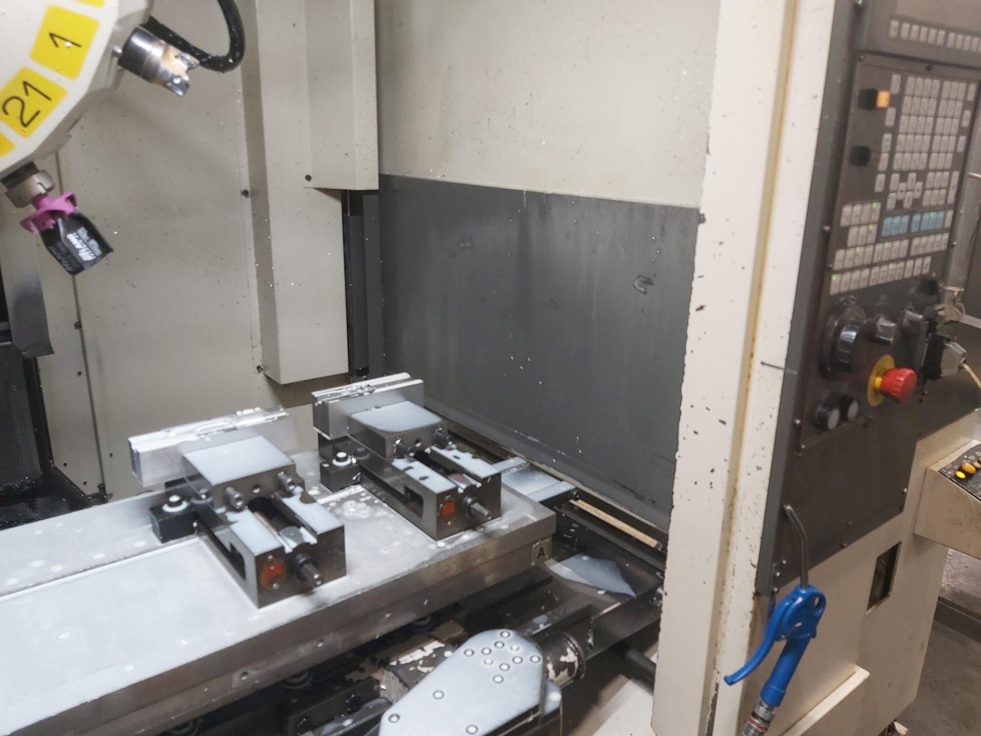 FANUC Robodrill Alpha T21iE Mašinos vaizdas iš priekio