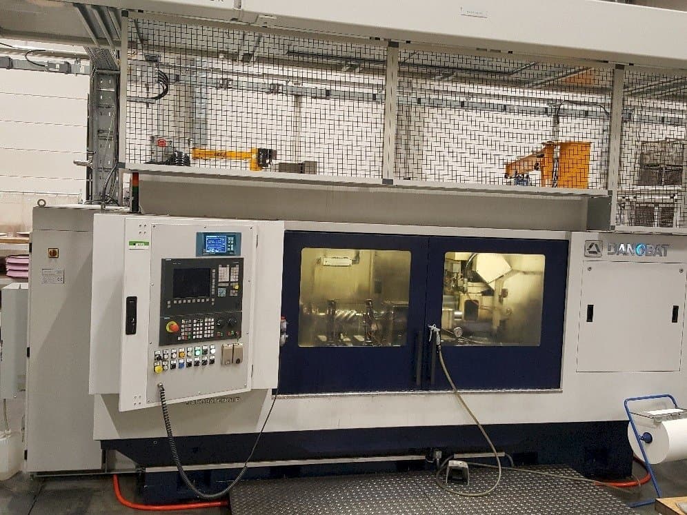 DANOBAT WT-62-3B Mašinos vaizdas iš priekio