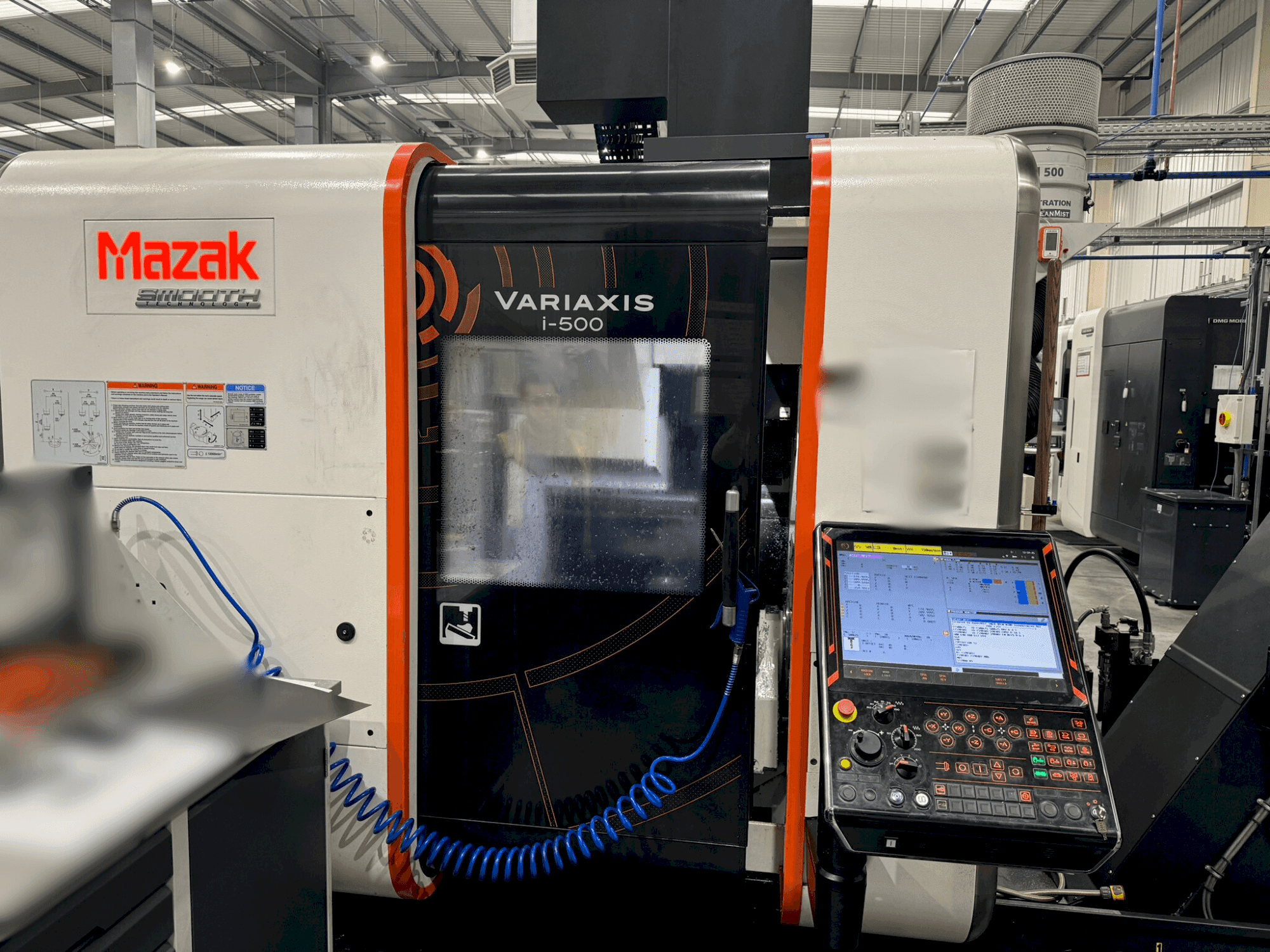 Mazak Variaxis i-500 Mašinos vaizdas iš priekio