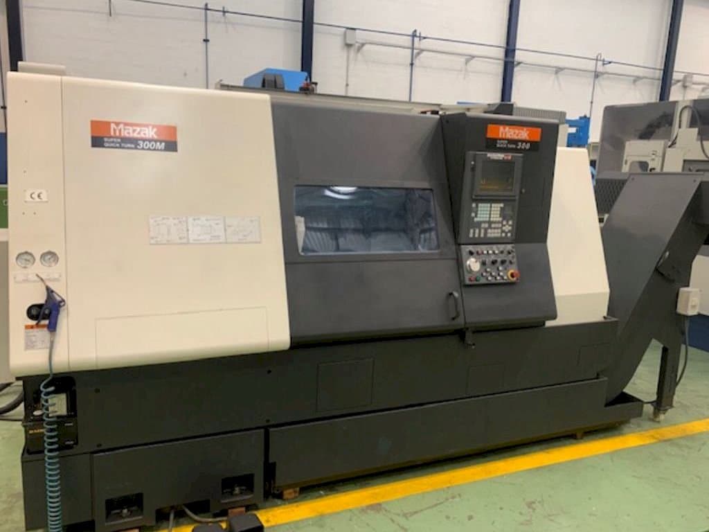 Mazak SQT 300 M Mašinos vaizdas iš priekio