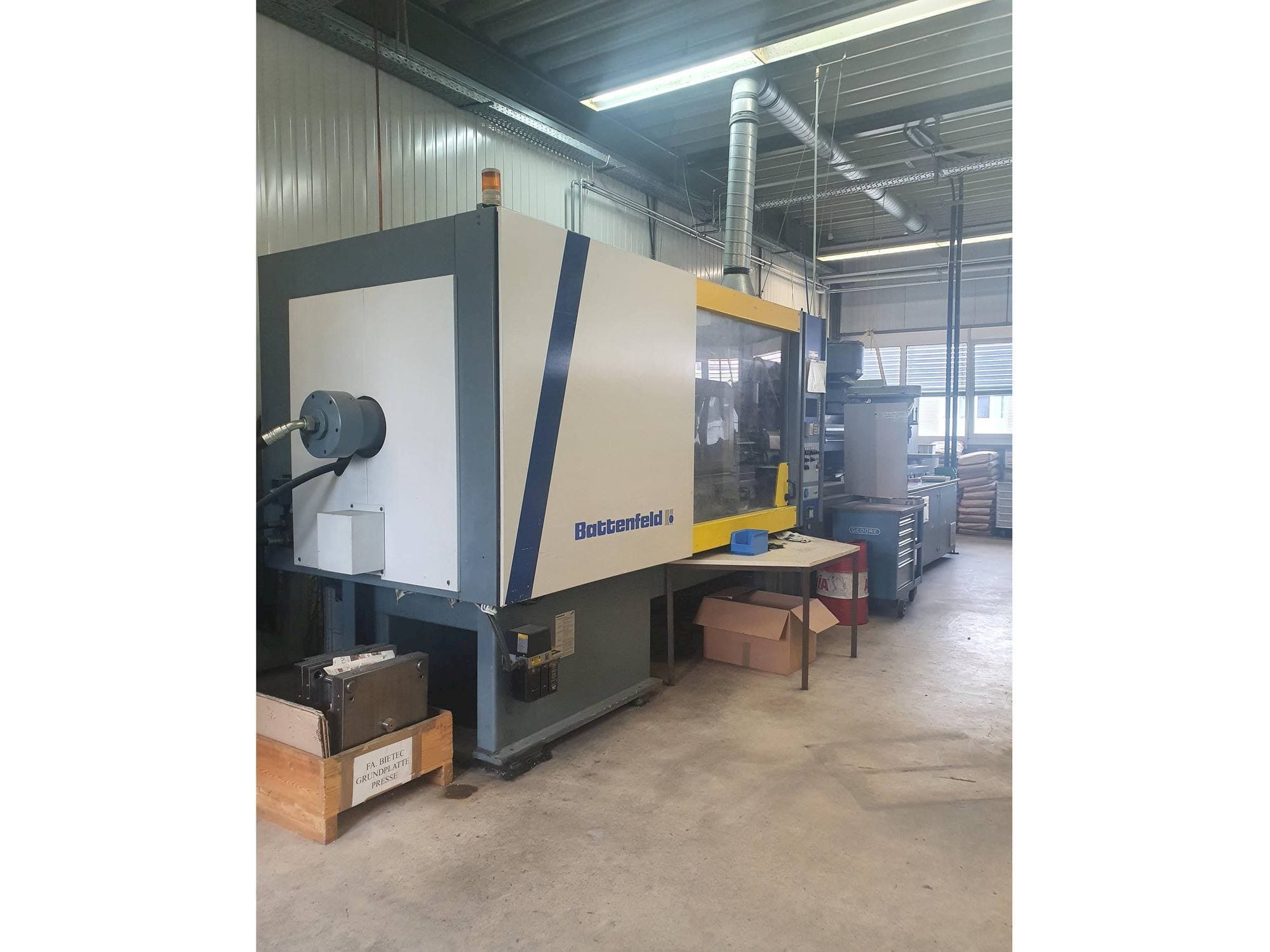 Battenfeld BK 3500/2800 Mašinos vaizdas iš priekio