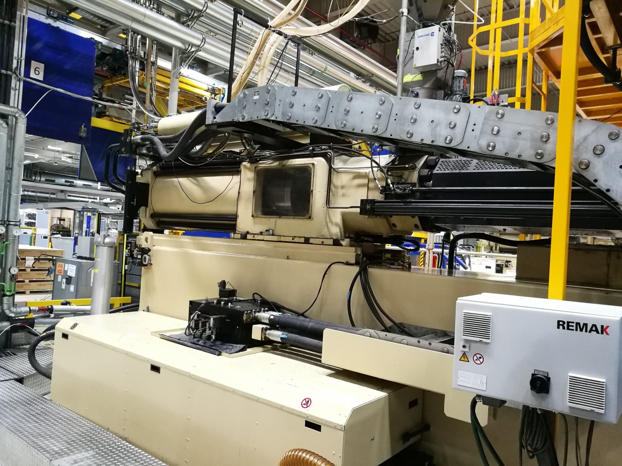 Husky E 3150 RS 170/155 Mašinos vaizdas iš priekio