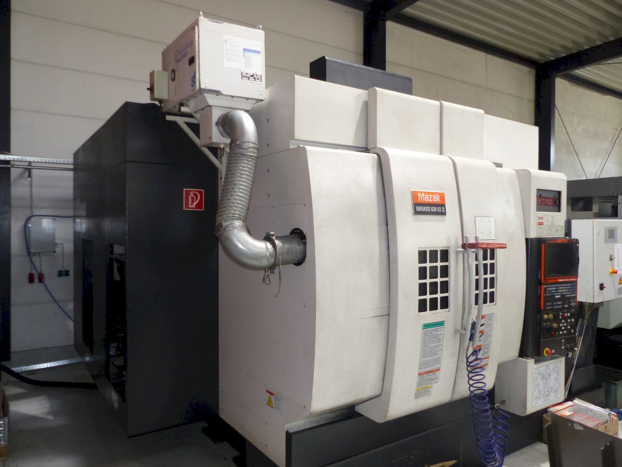 Mazak Variaxis 630-5x II Mašinos vaizdas iš kairės pusės
