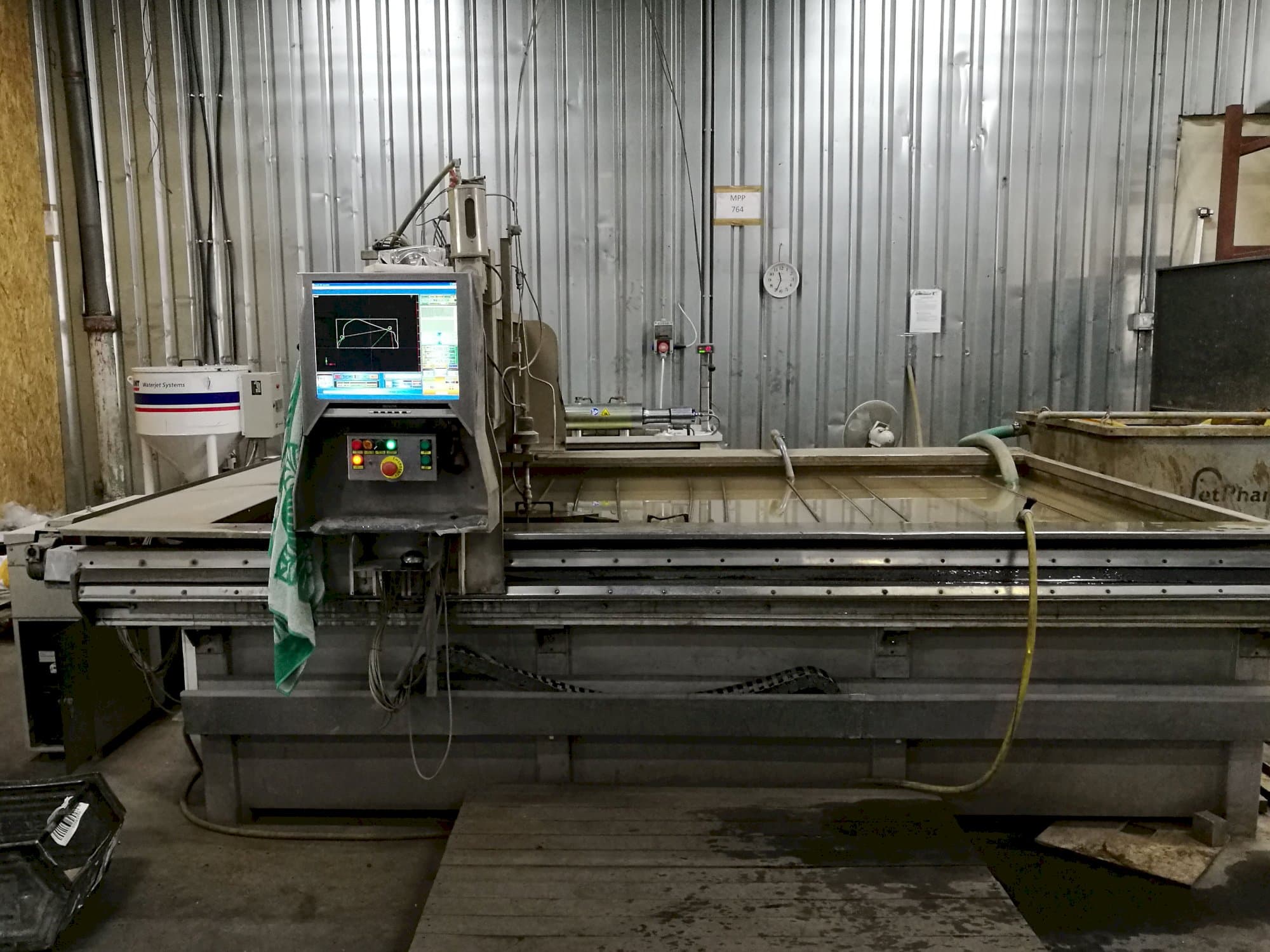 KMT SLV 50 CLSC Mašinos vaizdas iš priekio