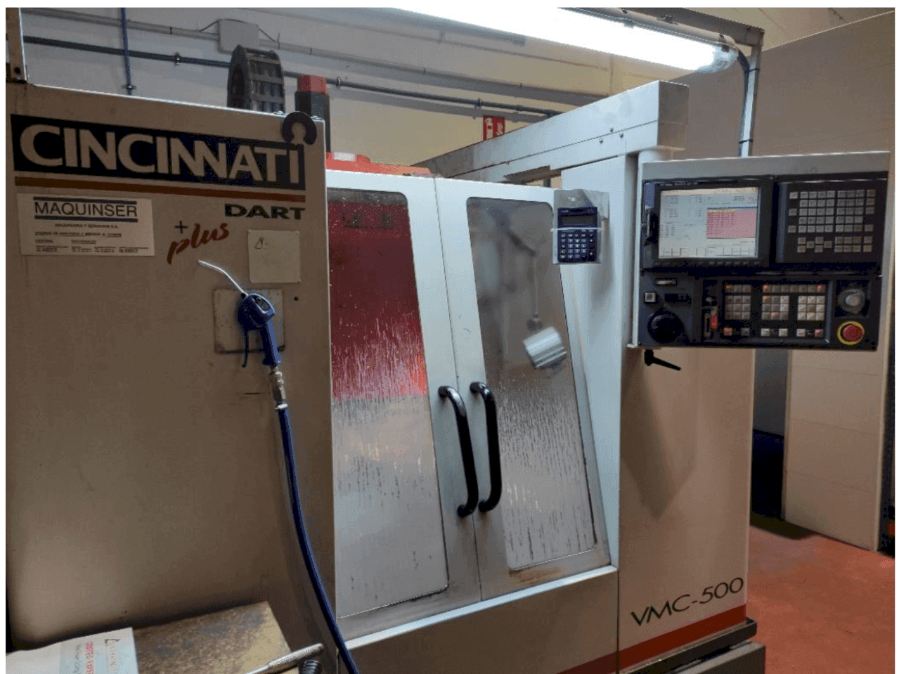 Cincinnati Dart Plus VMC-500 Mašinos vaizdas iš priekio
