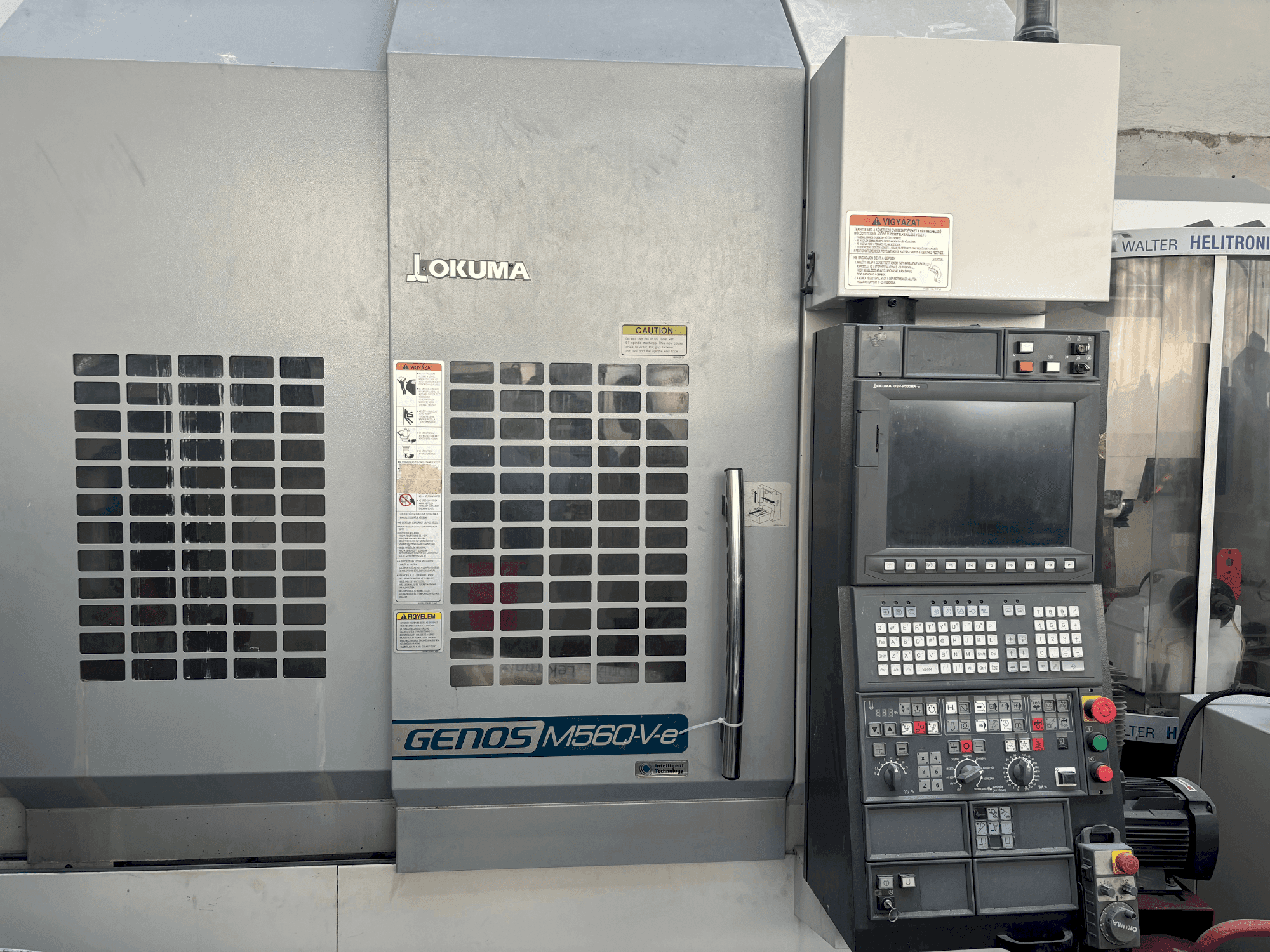 Okuma Genos M56-V-e Mašinos vaizdas iš priekio