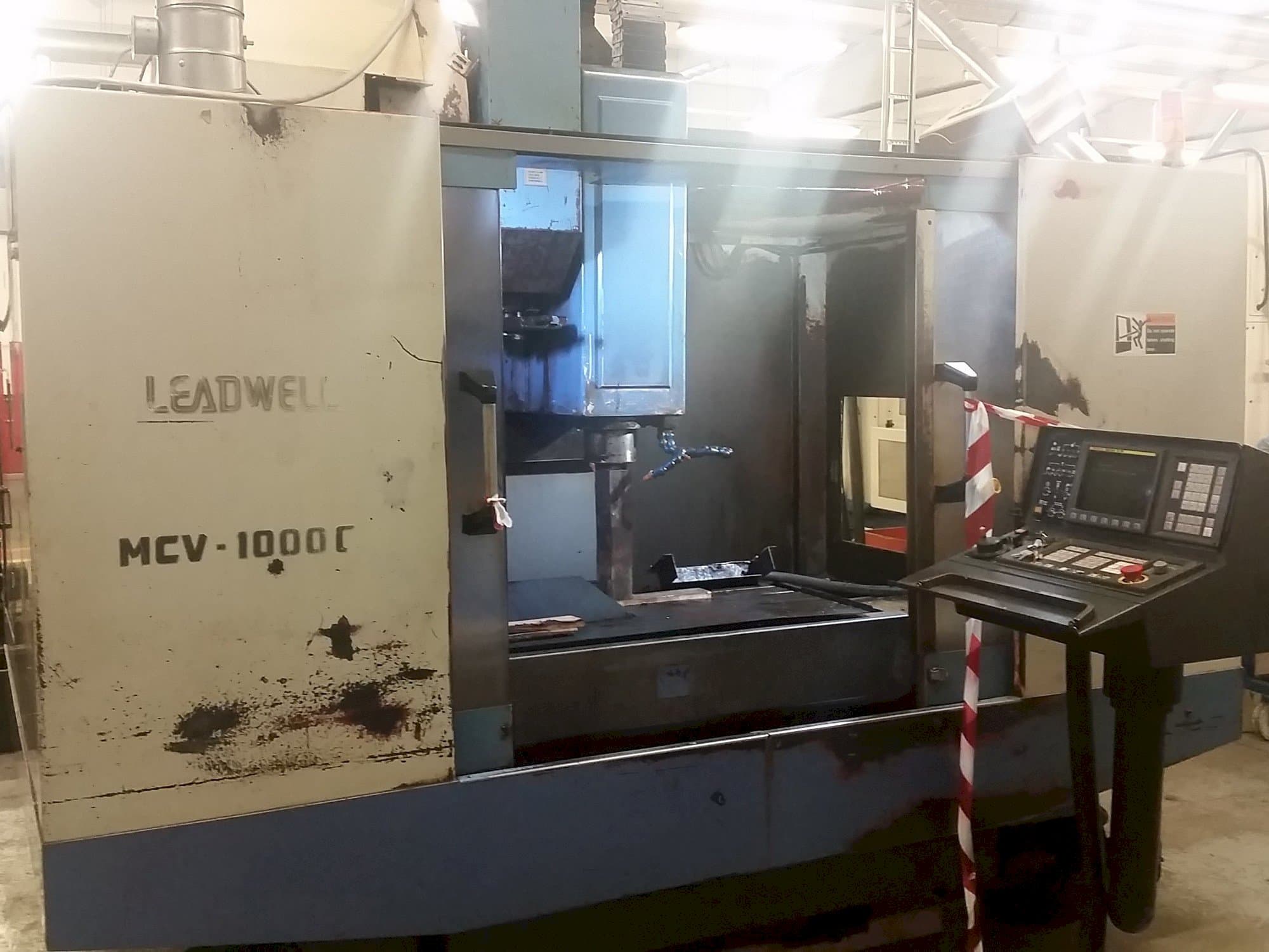 Leadwell MCV-1000CR Mašinos vaizdas iš priekio
