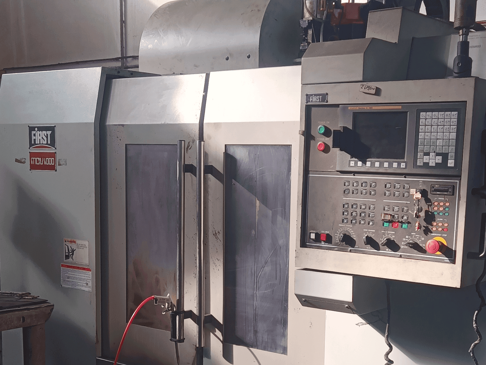 FIRST MCV-100 Mašinos vaizdas iš priekio