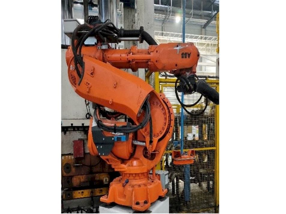 ABB IRB 6640-185/2.8 Mašinos vaizdas iš priekio