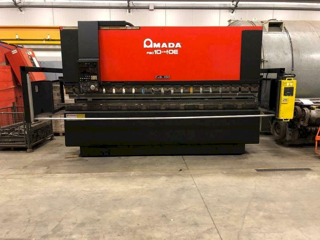 AMADA 10-40E Mašinos vaizdas iš priekio