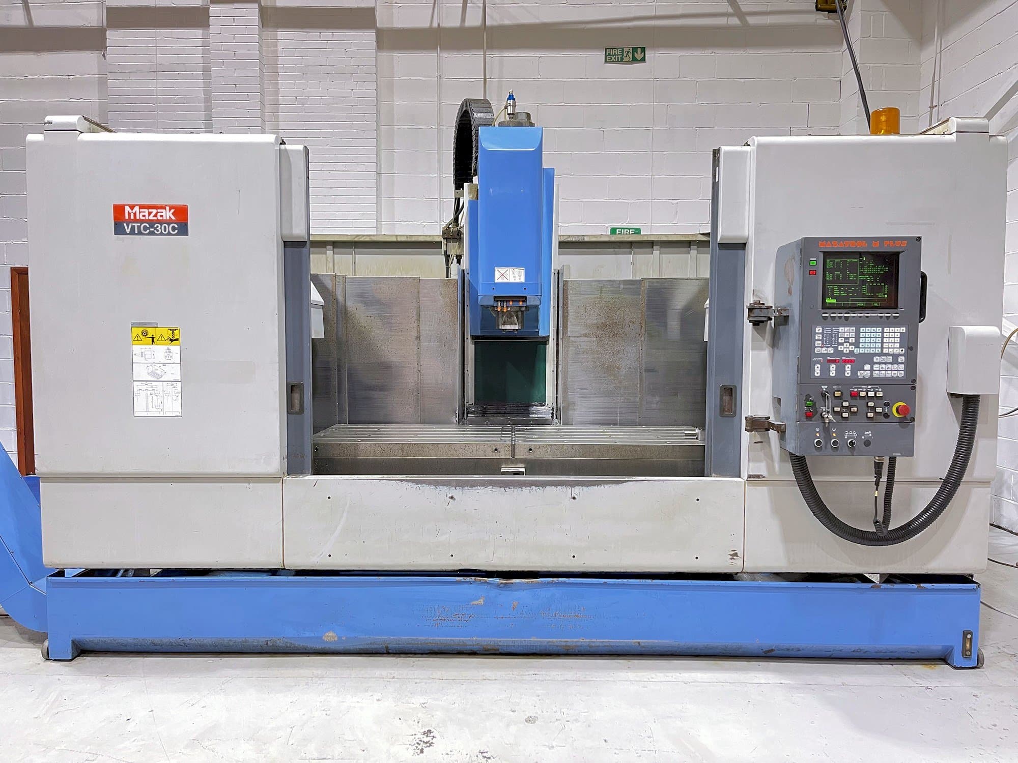 Mazak VTC-30C Mašinos vaizdas iš priekio