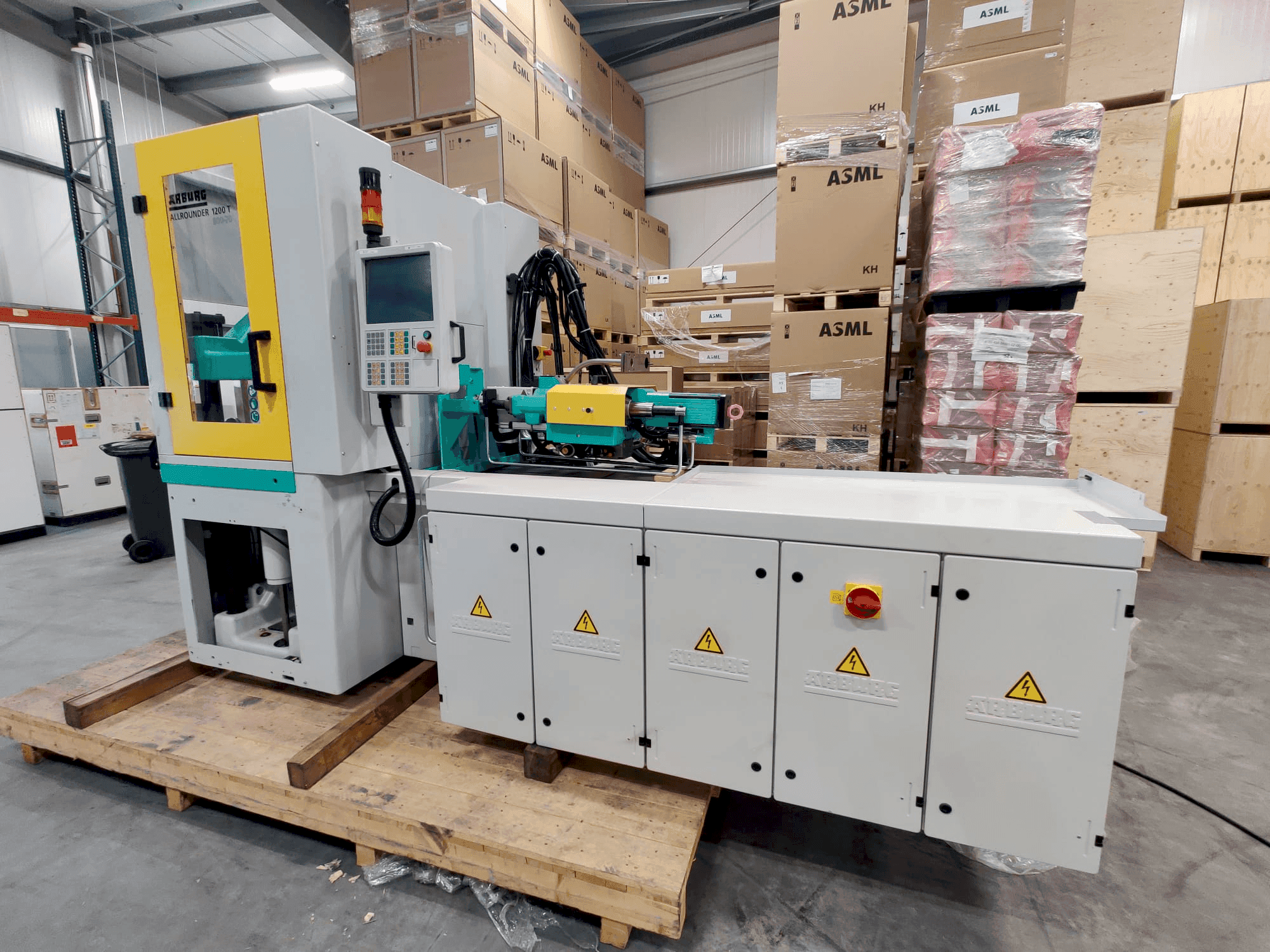 Arburg ALLROUNDER 1200 T 800-70 Mašinos vaizdas iš priekio