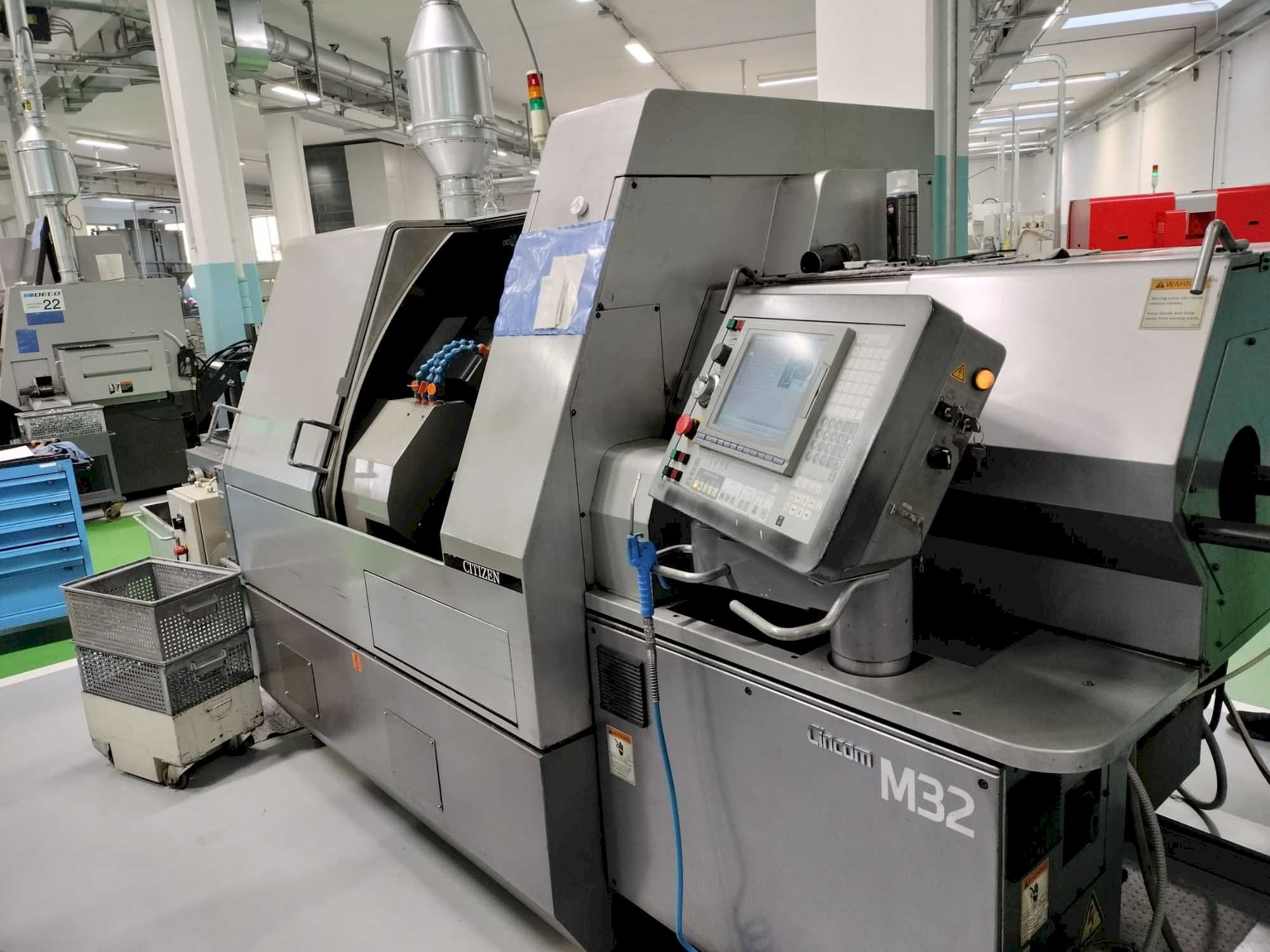 Citizen CINCOM M32V Mašinos vaizdas iš priekio