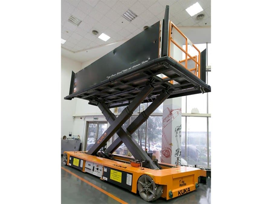 KUKA KoM TL-3 E575 1000 Mašinos vaizdas iš priekio