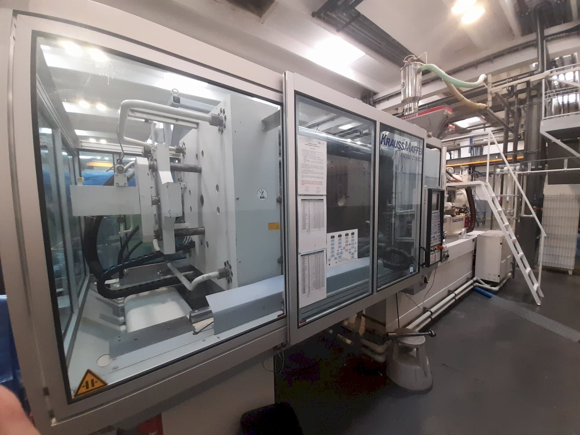 Krauss Maffei 380-2700 C3 Mašinos vaizdas iš kairės pusės