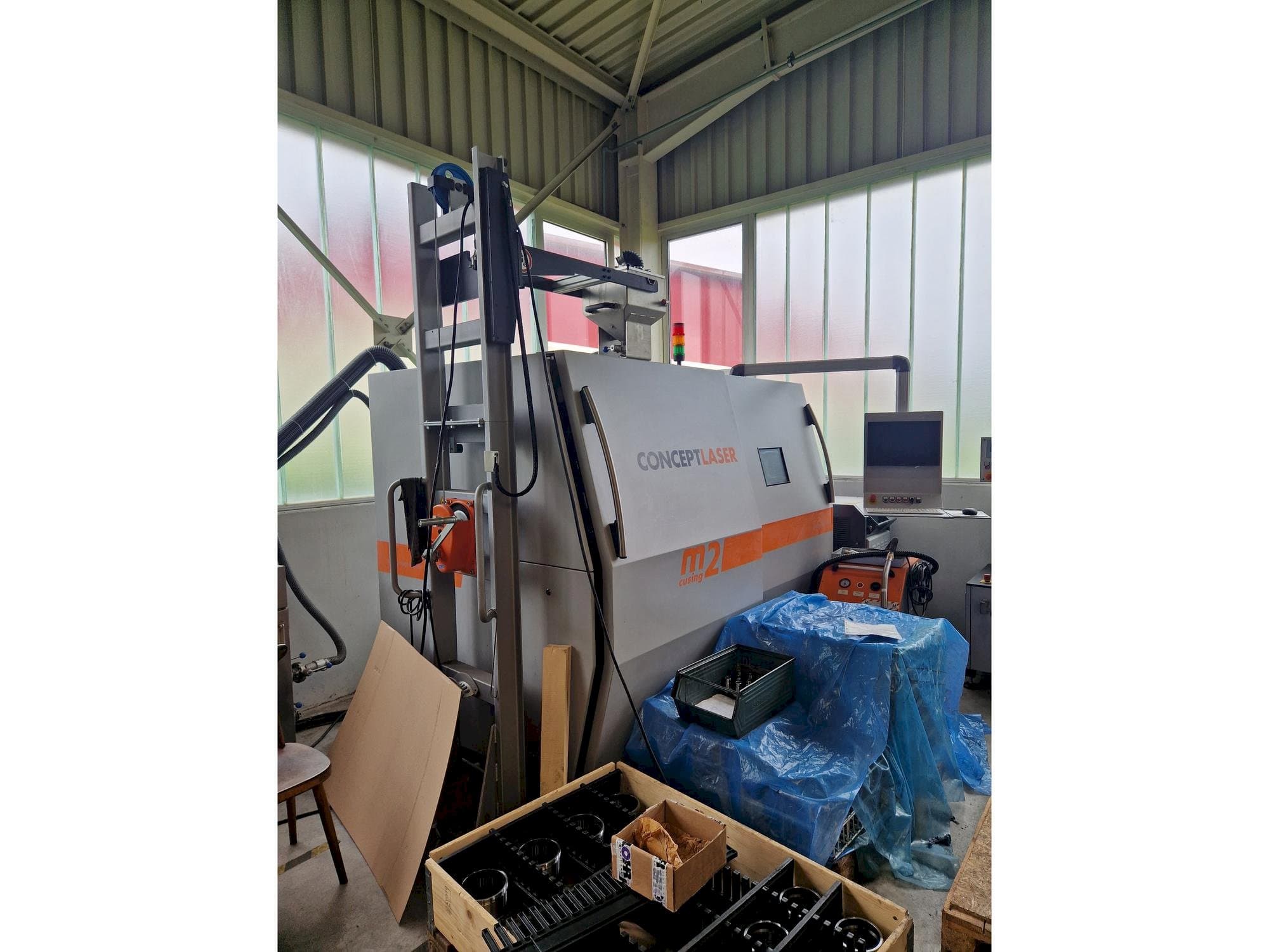 CONCEPT LASER M2 cusing Mašinos vaizdas iš priekio