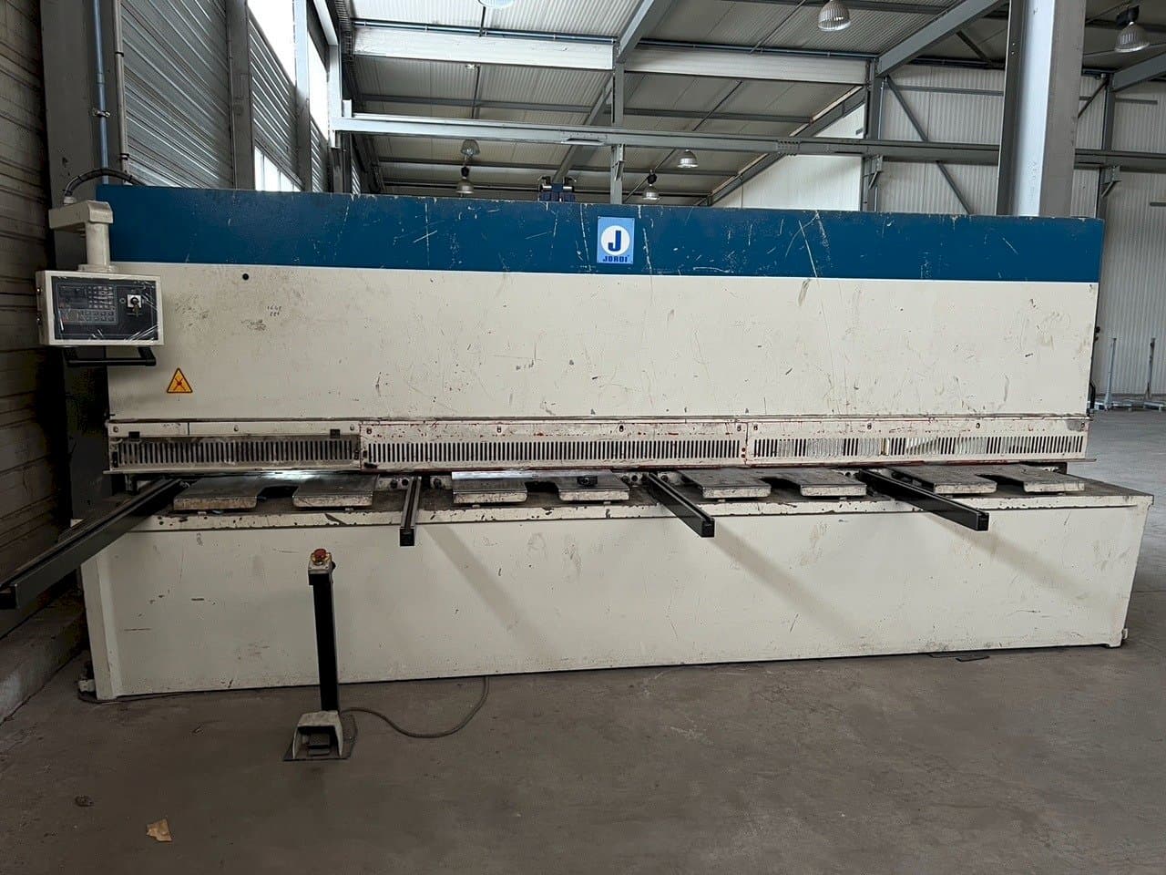 JORDI CH 413 Mašinos vaizdas iš priekio