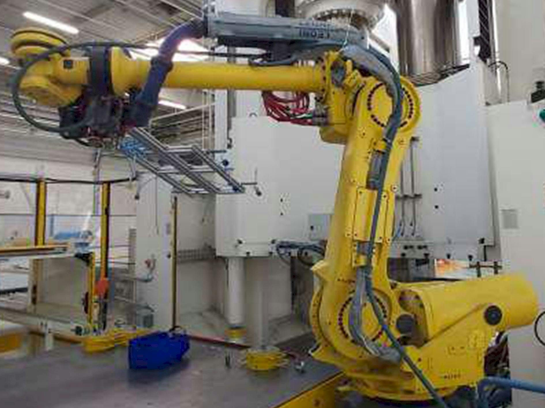 FANUC Robot R-2000iB/185L Mašinos vaizdas iš priekio
