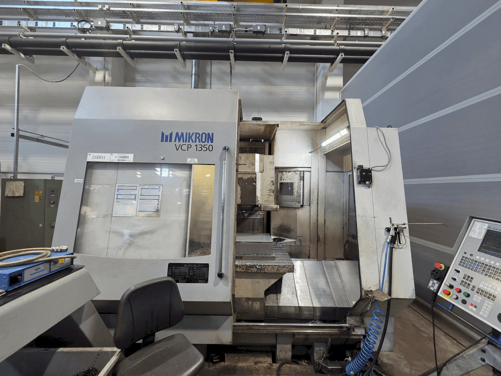 MIKRON VCP 1350 Mašinos vaizdas iš priekio