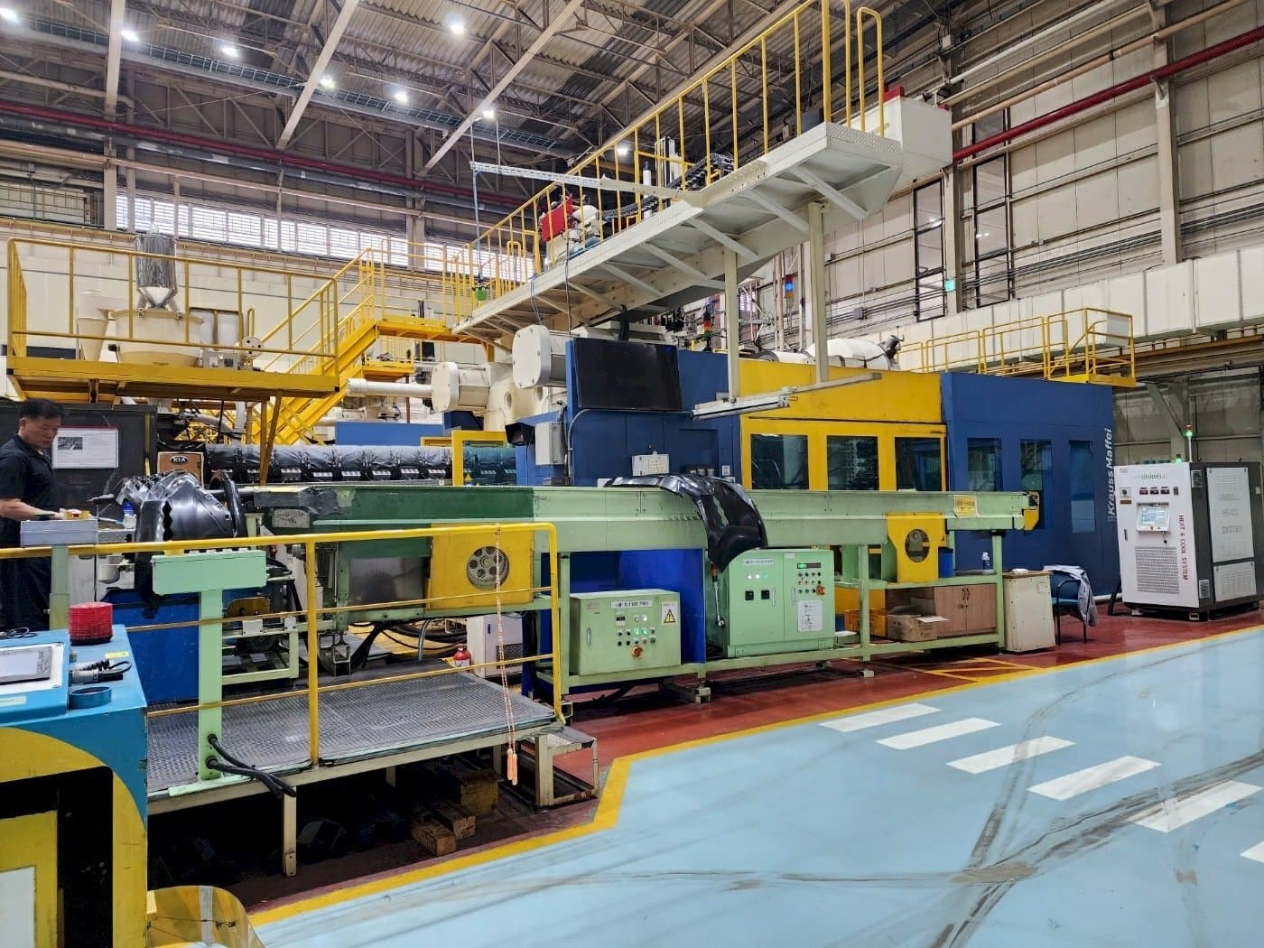 Krauss Maffei 3200-24500 Mašinos vaizdas iš priekio