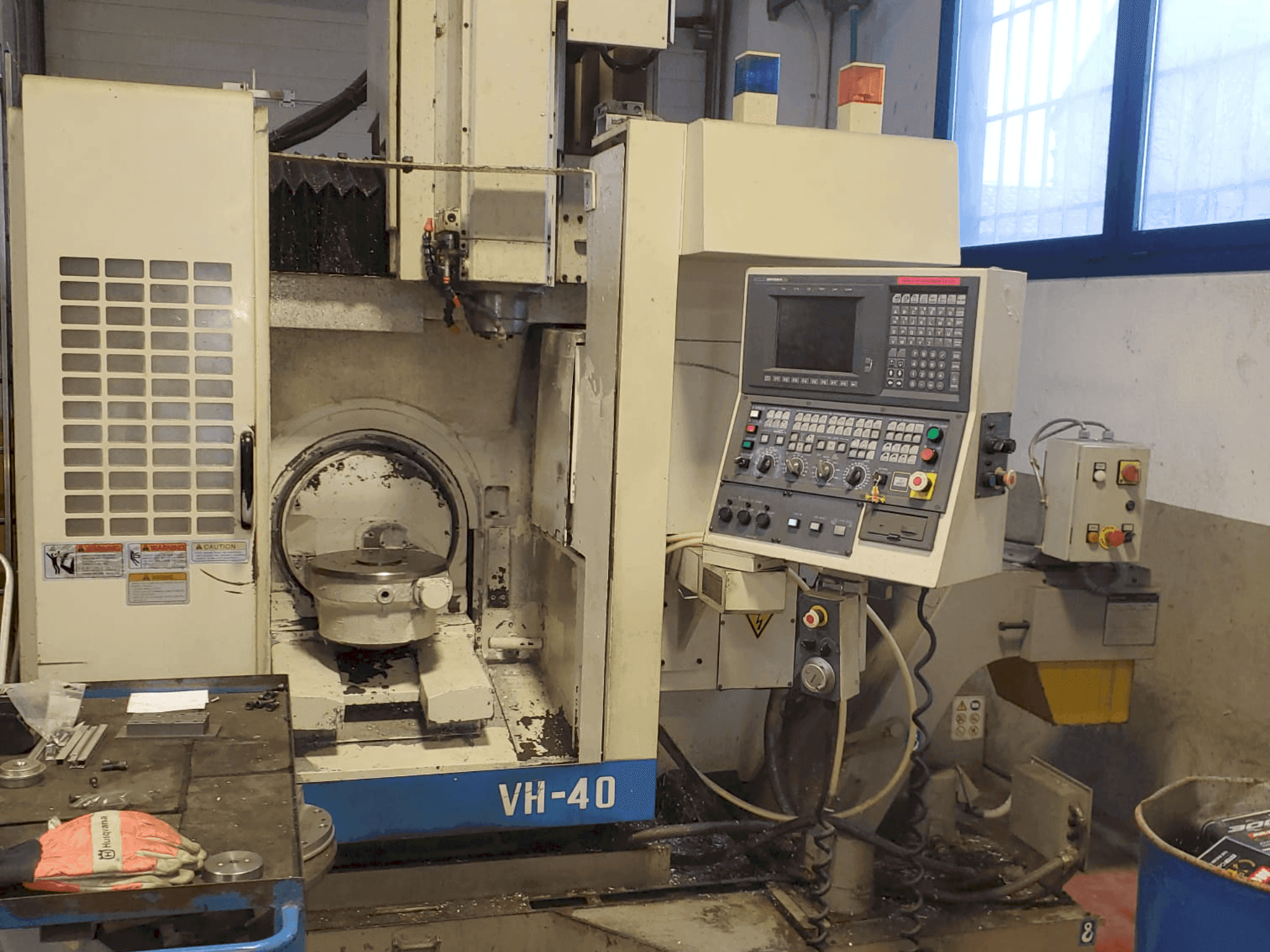 Okuma VH-40 Mašinos vaizdas iš priekio