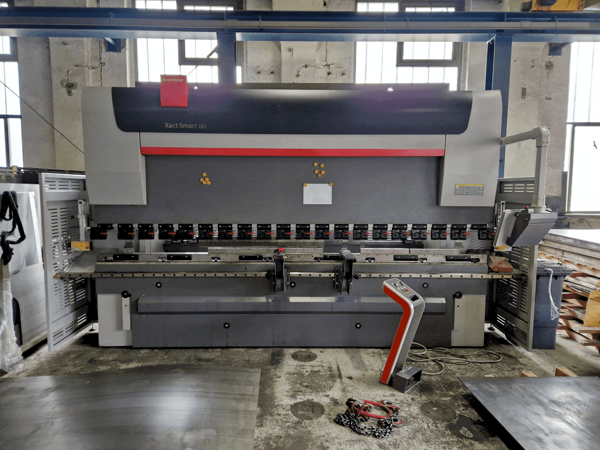 Bystronic Xact Smart 225/4100 Mašinos vaizdas iš priekio