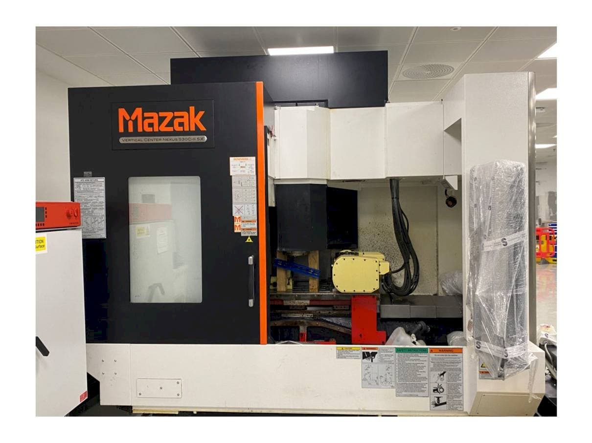 Mazak Vertical Center Nexus 530C-II 5X Mašinos vaizdas iš priekio