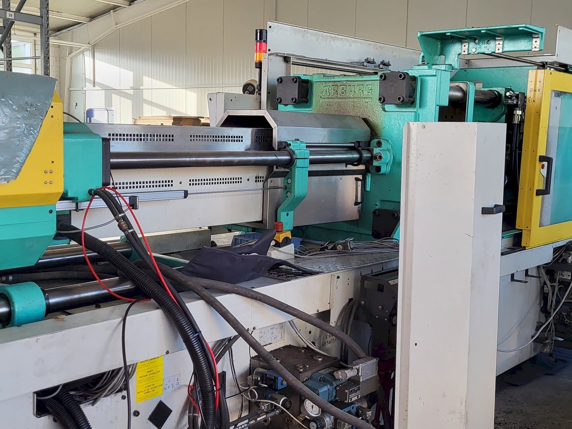 Arburg Allrounder Centex 570C2200-1300 Mašinos kairės pusės vaizdas