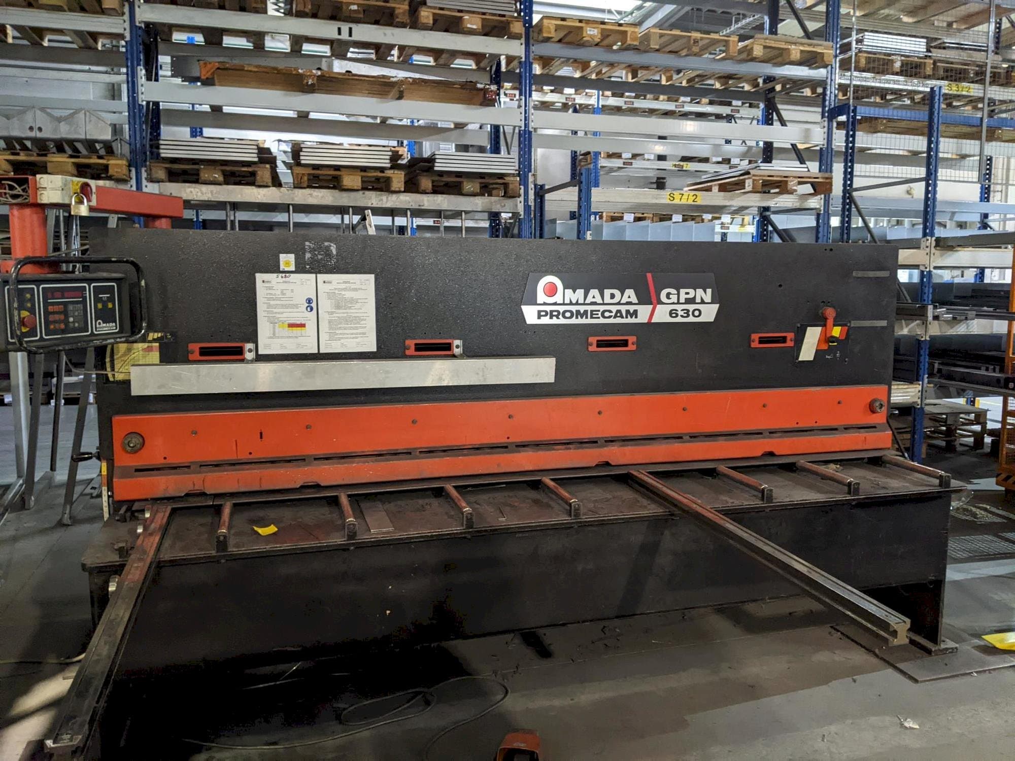 AMADA Promecam Gpn 630 Mašinos vaizdas iš priekio