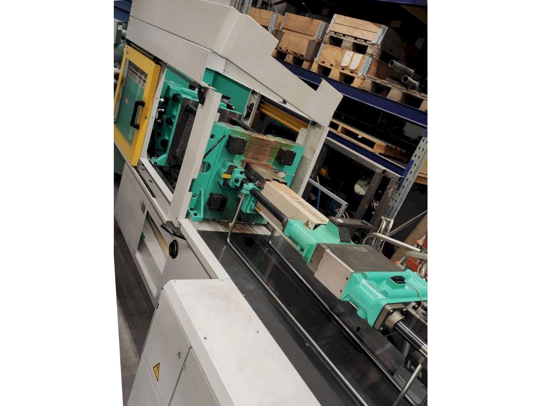 Arburg 370C-800-250 Mašinos vaizdas iš priekio