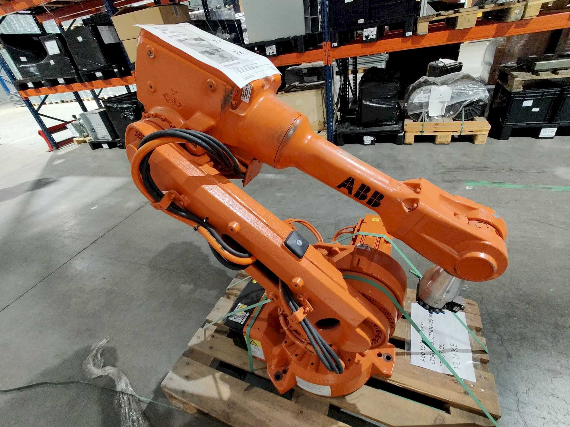 ABB IRB 2600 M2004 Mašinos vaizdas iš priekio