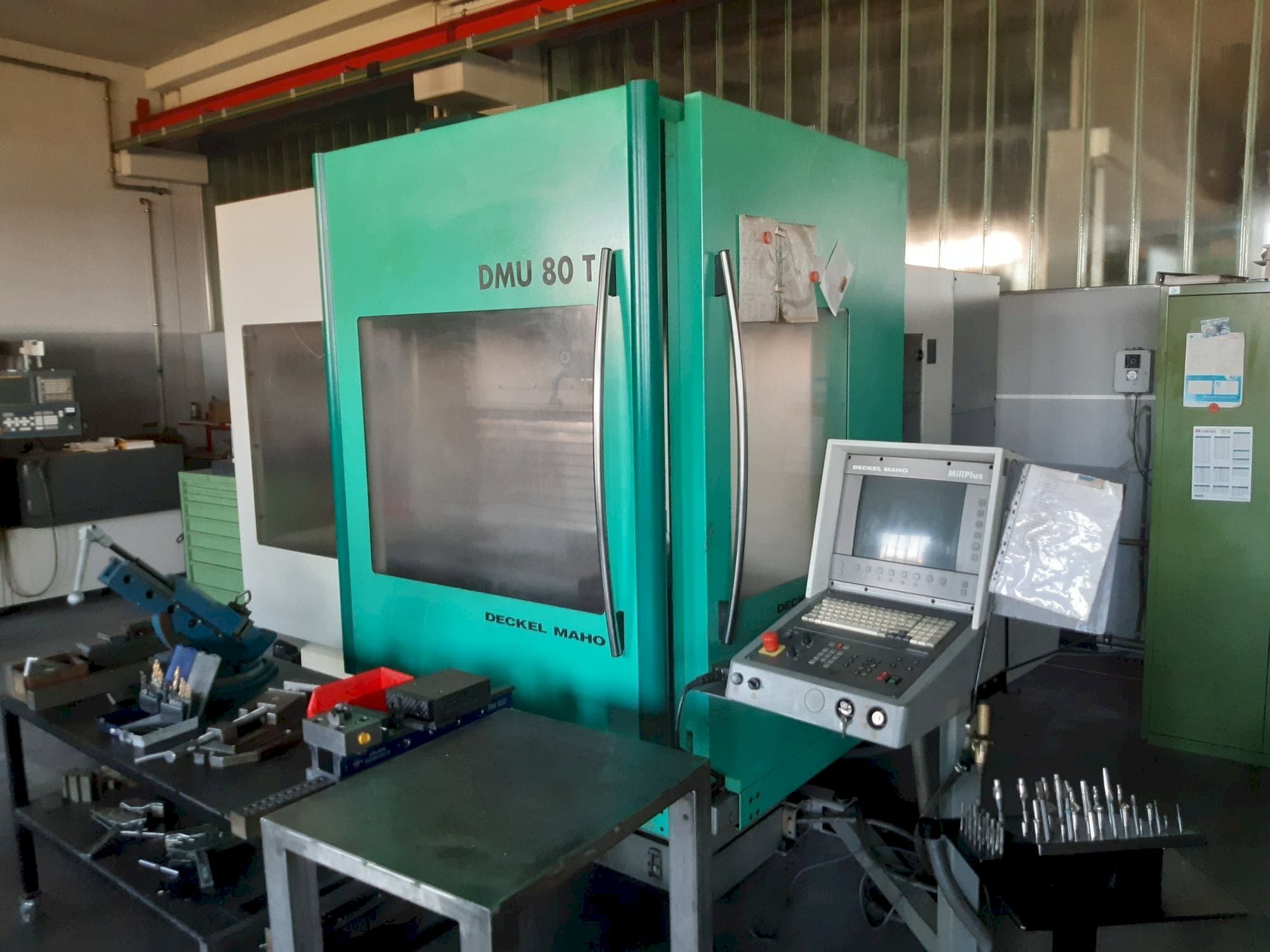 DECKEL MAHO DMU 80T Mašinos vaizdas iš priekio