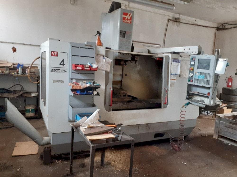 HAAS VF-4 DHE Mašinos vaizdas iš priekio