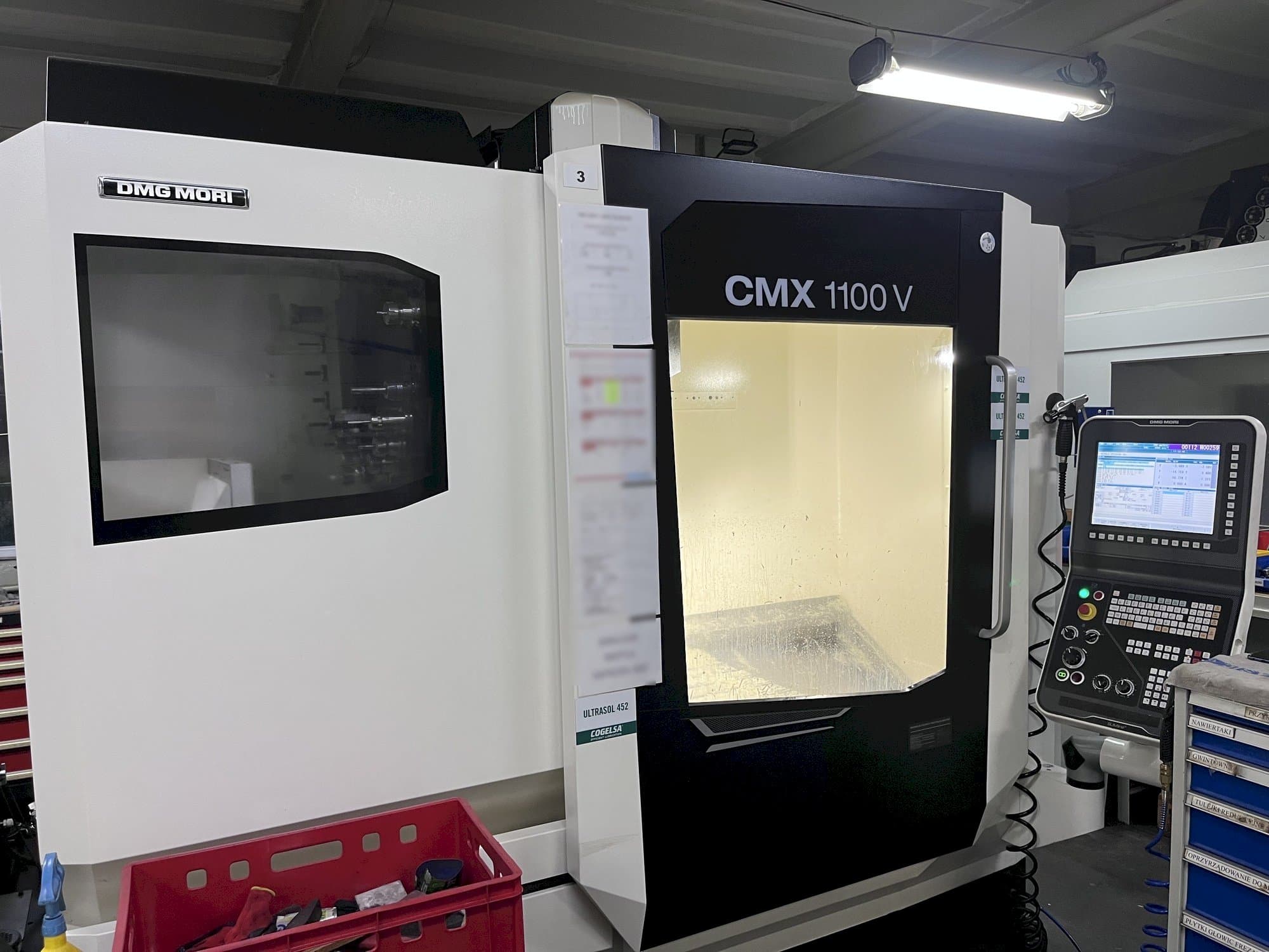 DMG MORI CMX 1100 V Mašinos vaizdas iš kairės pusės