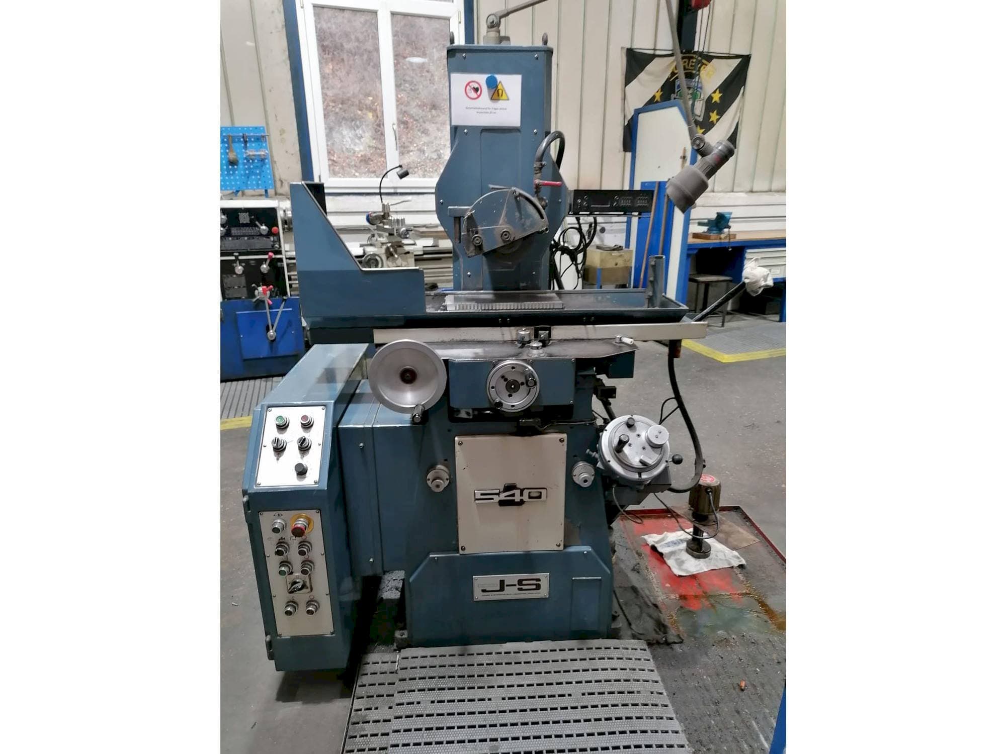 Jones & Shipman 540 Mašinos vaizdas iš priekio