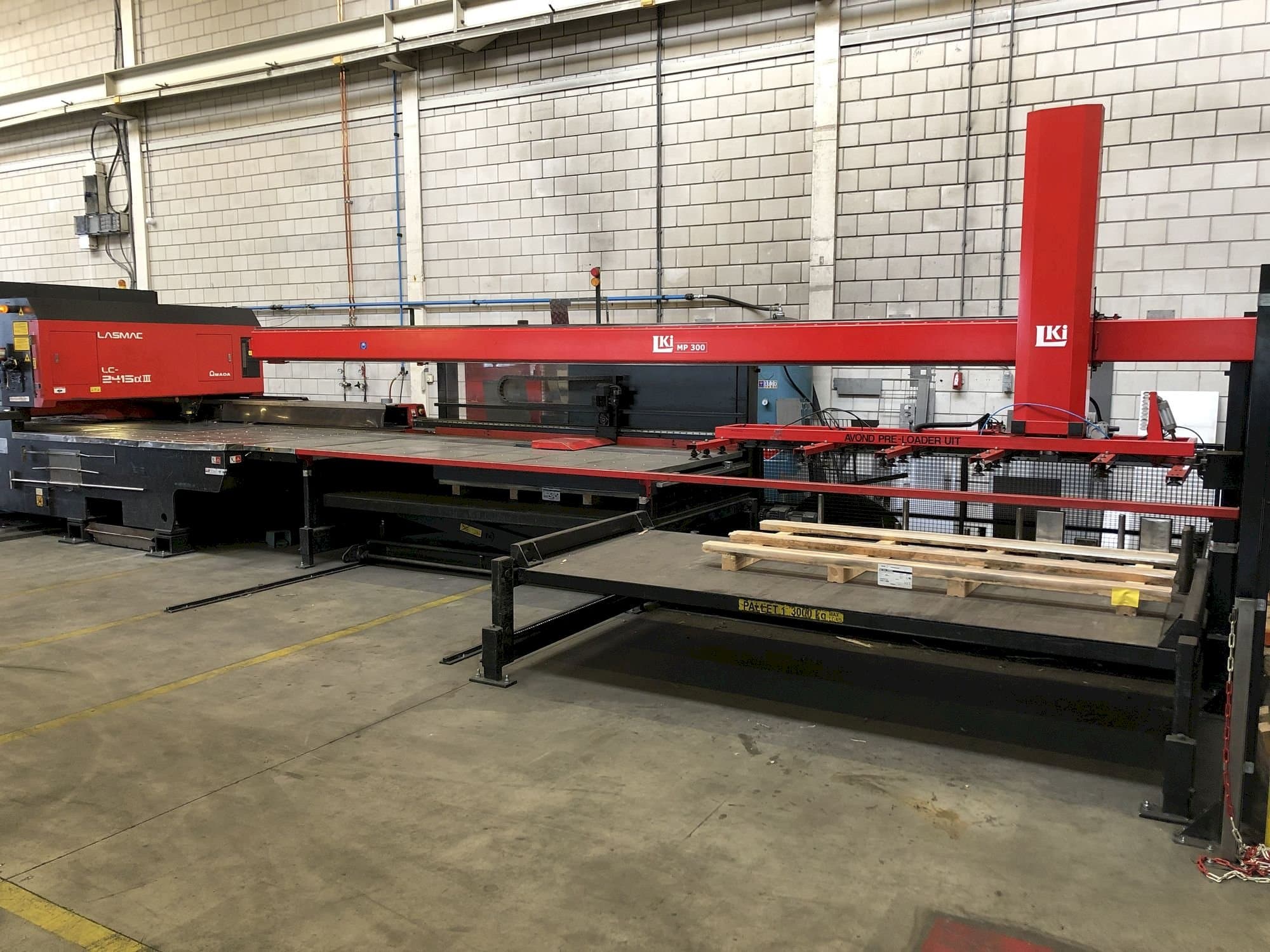 AMADA LC2415 ALPHA III Mašinos vaizdas iš priekio