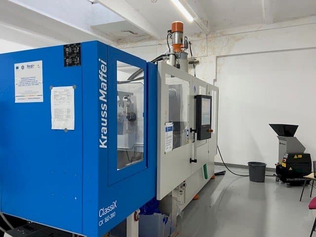 Krauss Maffei ClassiX CX 160-380 Mašinos vaizdas iš kairės pusės