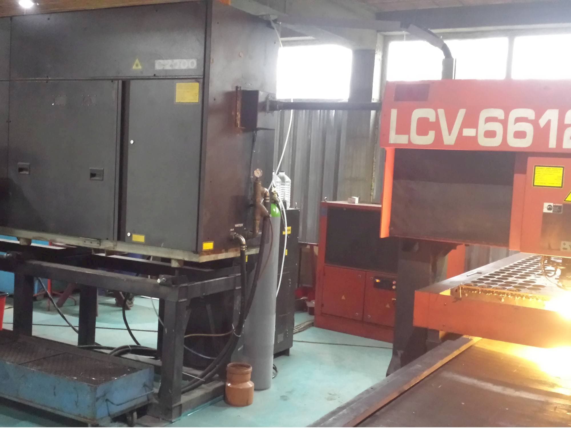 AMADA LCV 6612 II Mašinos vaizdas iš priekio