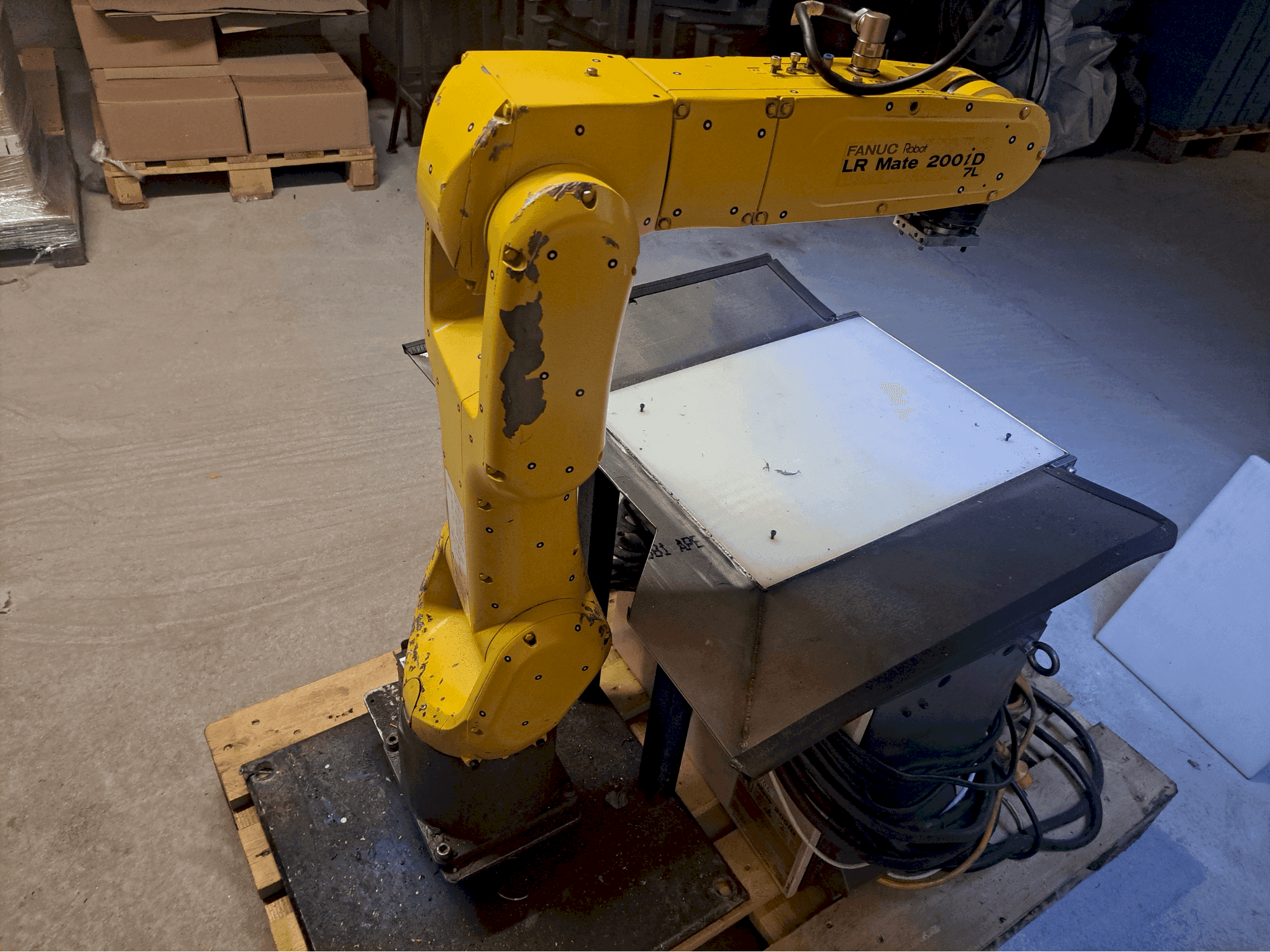 FANUC LR Mate 200iD/7L Mašinos vaizdas iš priekio