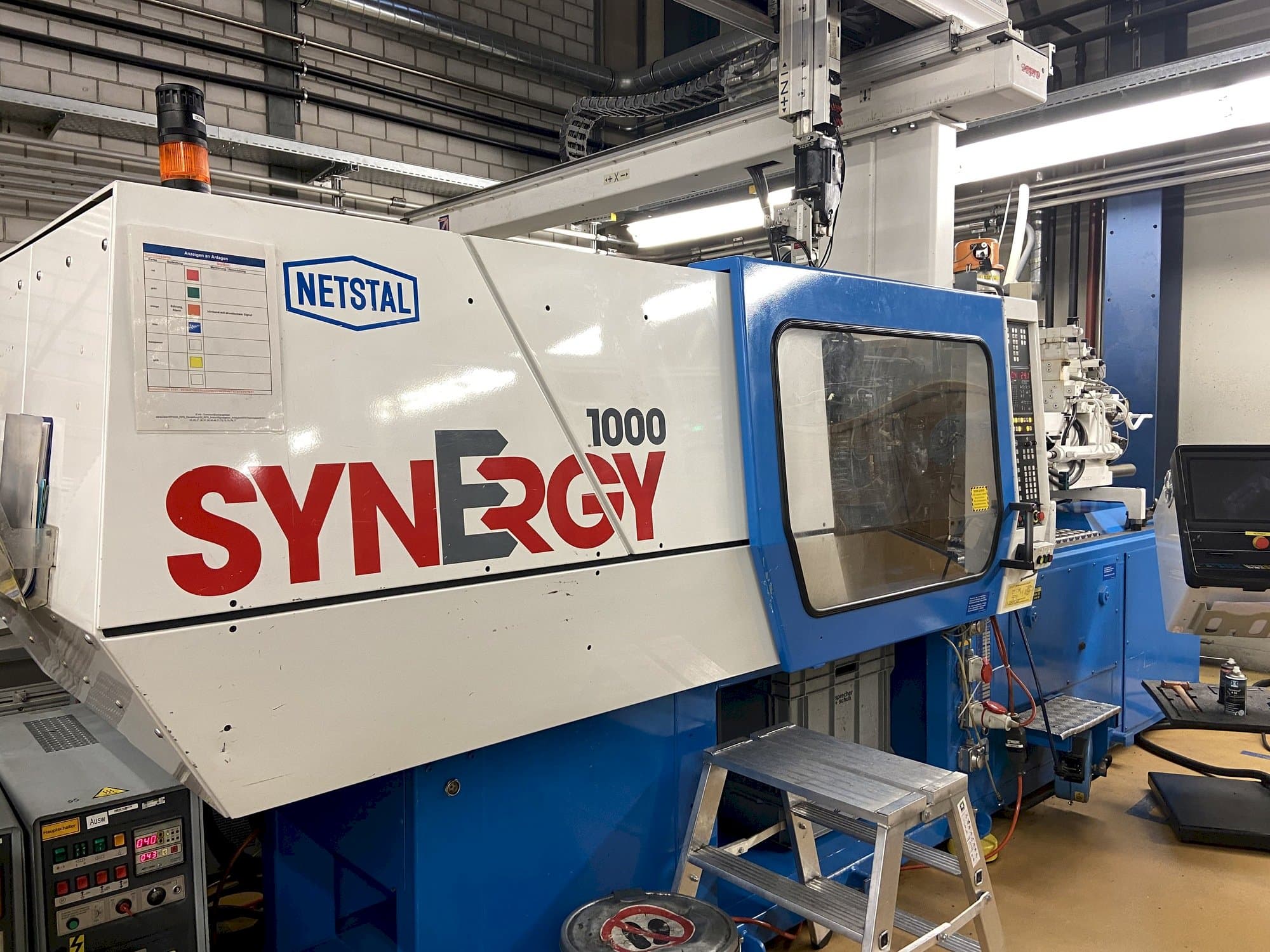 Netstal Synergy 1000-230 Mašinos vaizdas iš priekio