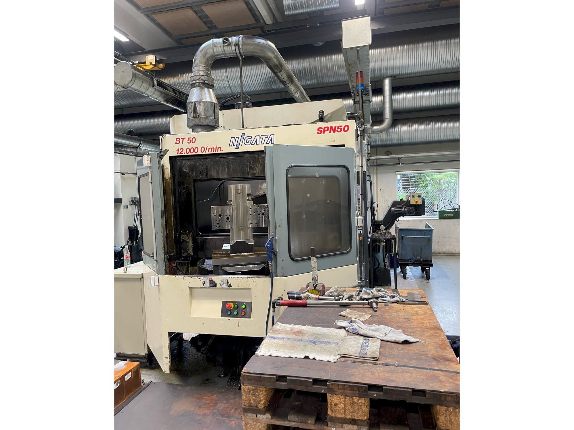 Niigata SPN 50 Mašinos vaizdas iš priekio