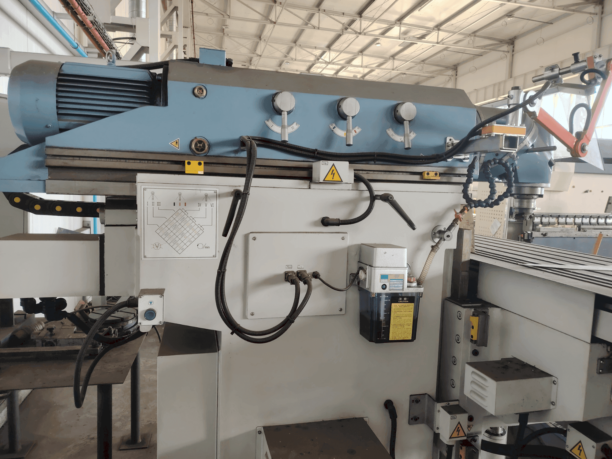 Bernardo Variomill FU 2000E Servo Mašinos vaizdas iš priekio