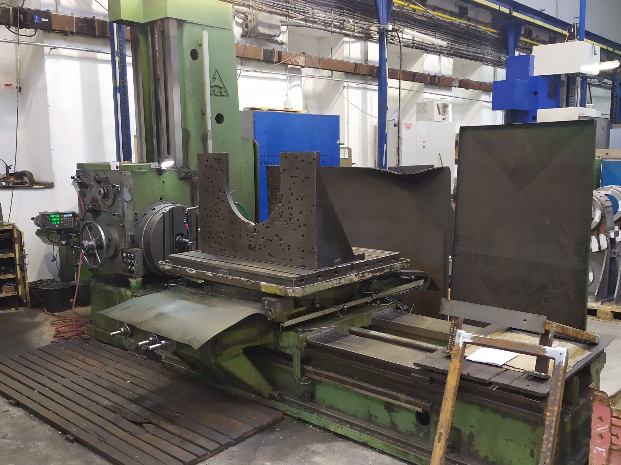 TOS H 100 Mašinos vaizdas iš priekio