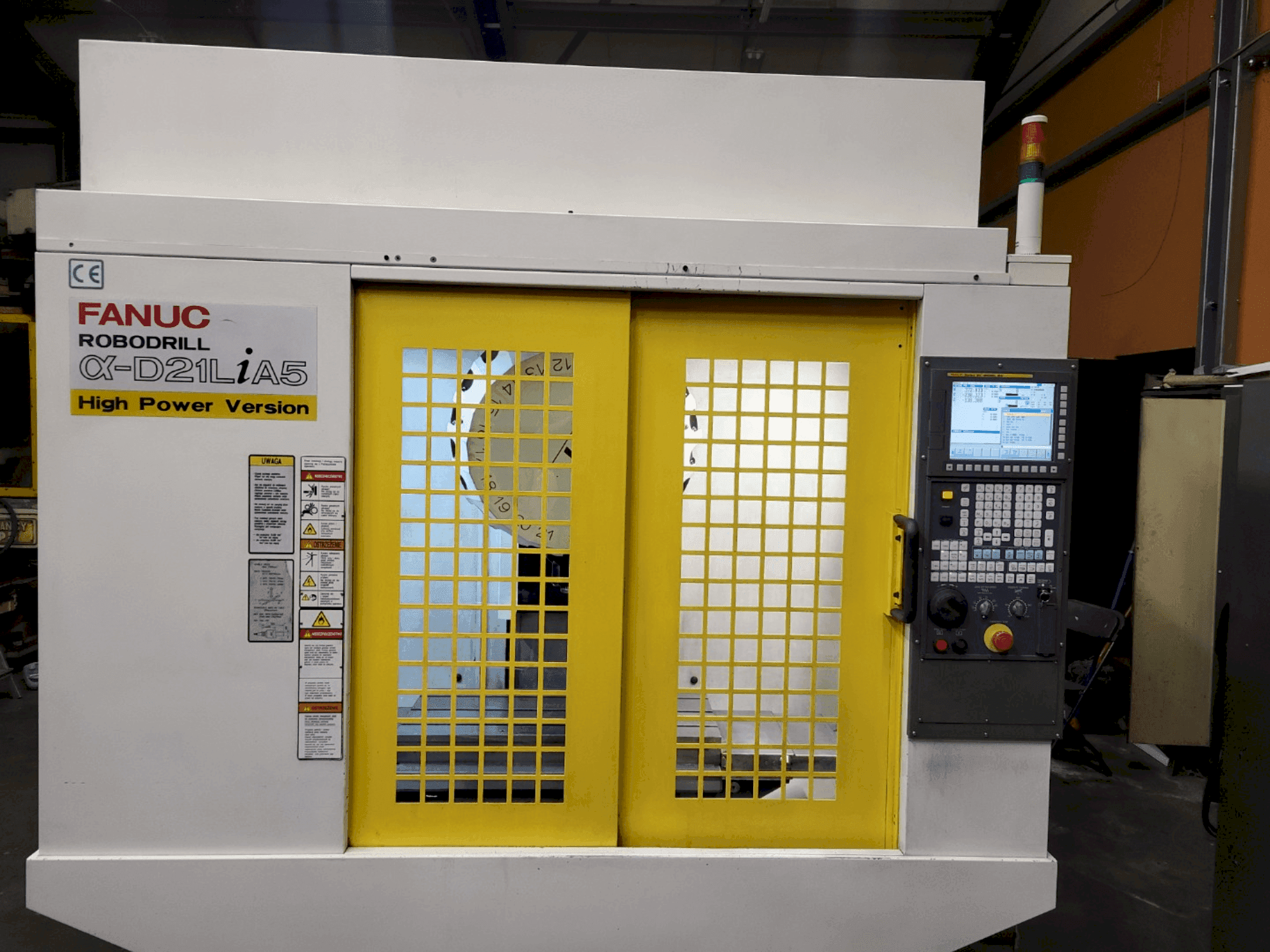 FANUC Robodrill α-D21LiA5 Mašinos vaizdas iš priekio