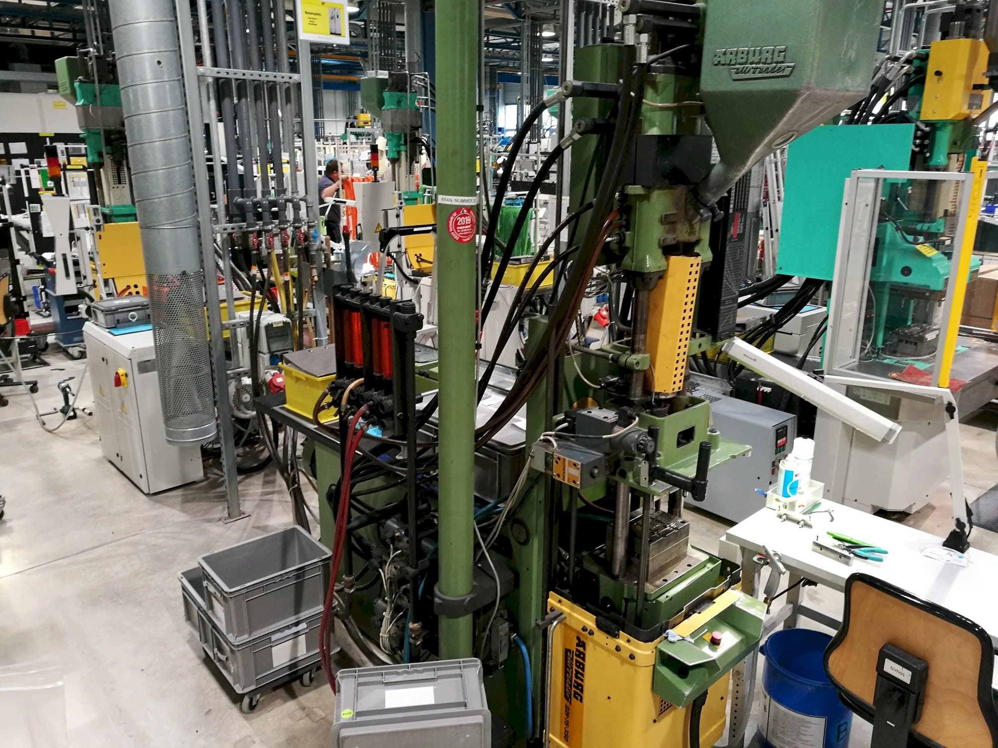 Arburg 221-75-350 Mašinos vaizdas iš priekio